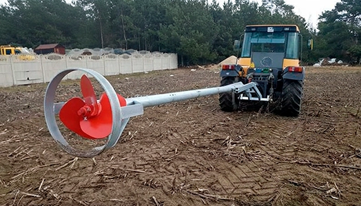 Mikser do gnojowicy przyczepiony do traktora